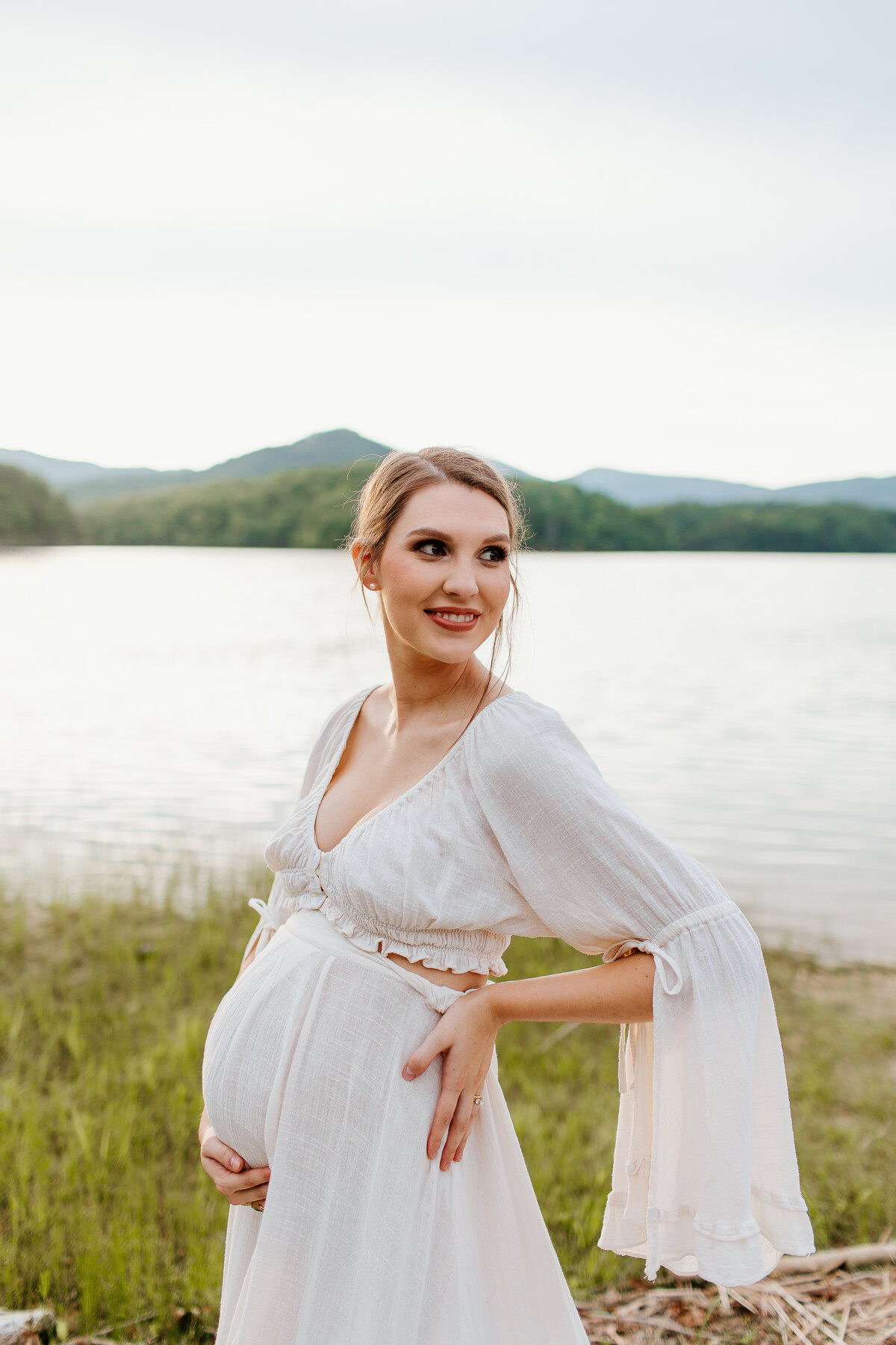 Documentary-Maternity-Session-at-Carvins-Cove-RJ-92