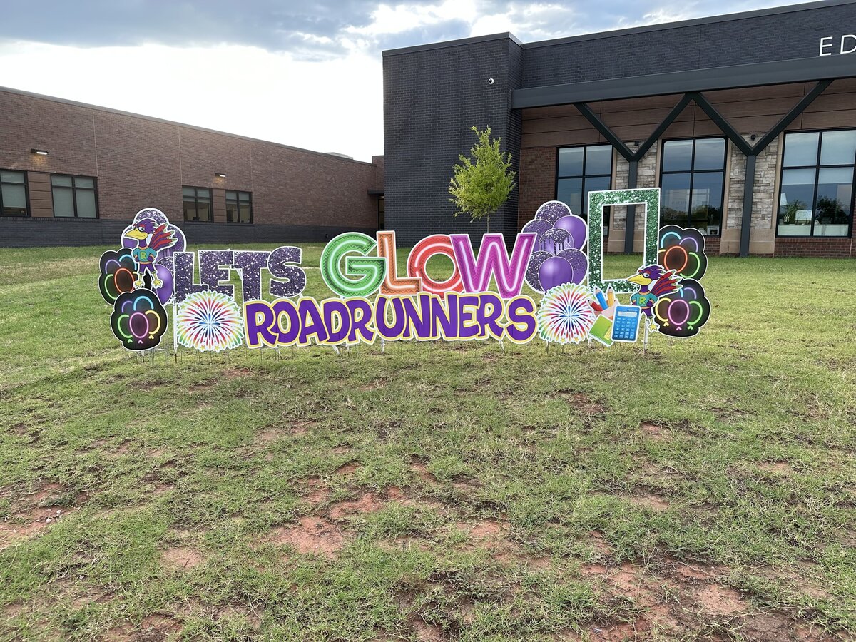 Simply Sign It is a yard greeting sign rental company servicing Edmond, NW OKC, Piedmont, and Deer Creek. Create a yard greeting sign for your home, organization, or school.