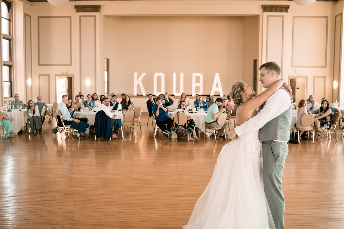 Dan-and-sarah-kouba-nebraska-wedding-livestock-exchange-building-00599