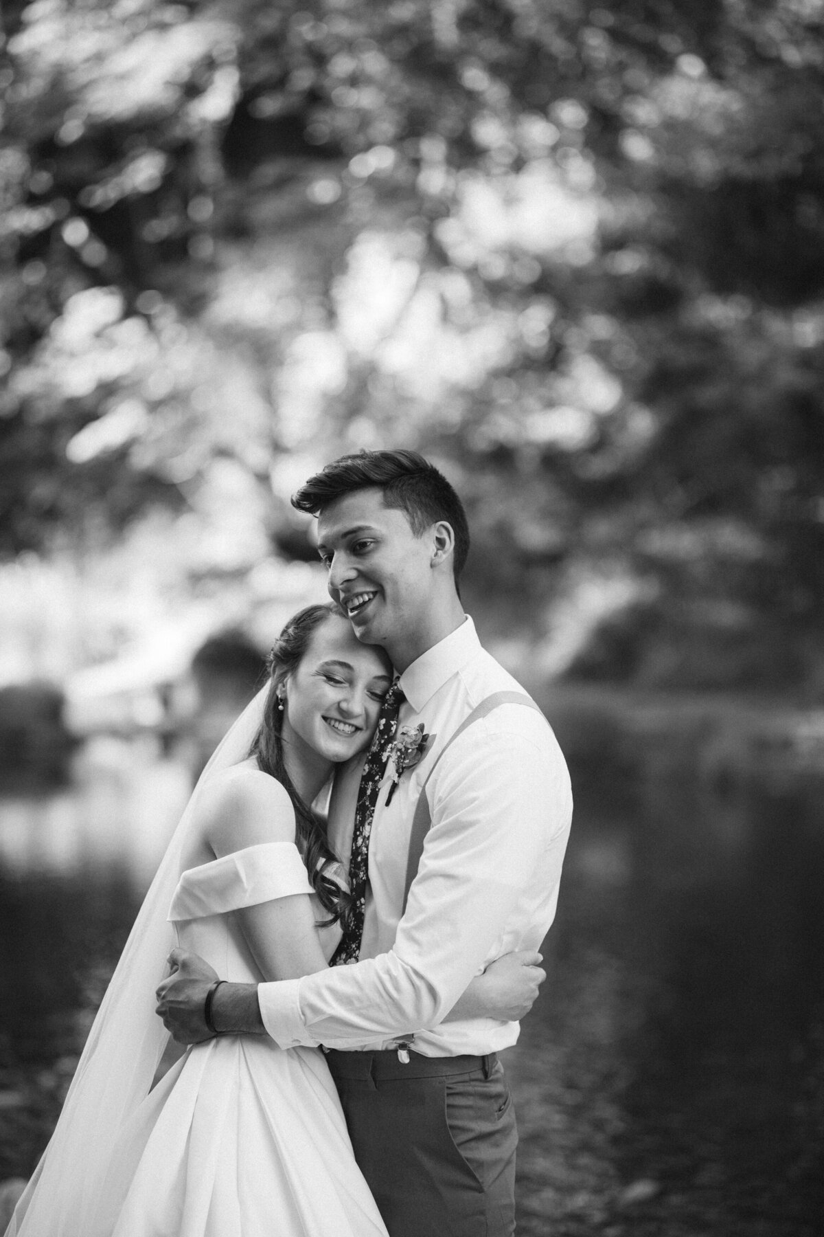 RIVERSIDE WEDDING IN THE OREGON