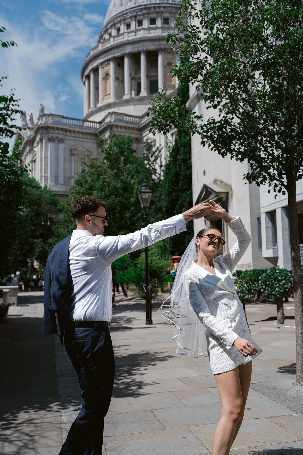 timeless-romantic-luxury-wedding-bride-london-dancing-stpauls-photography