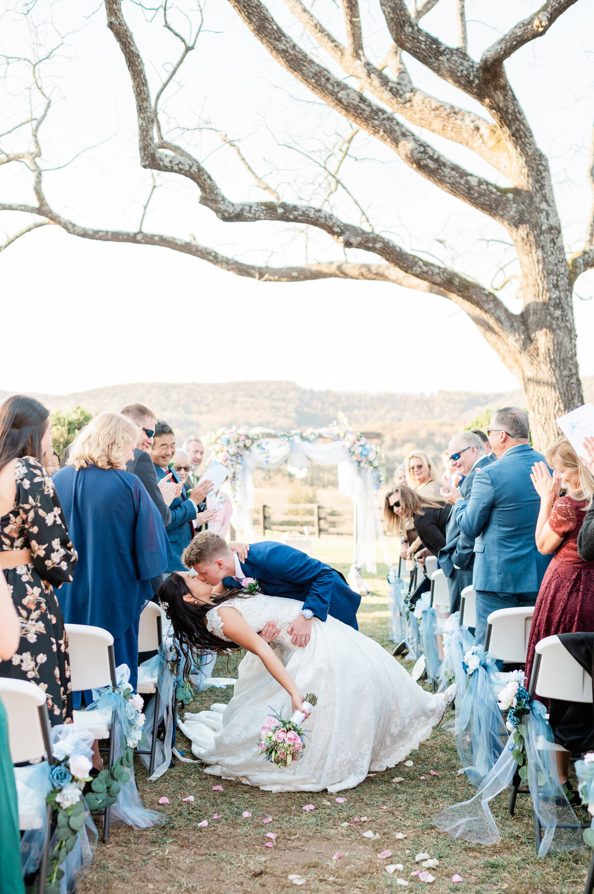 Dip Kiss wedding