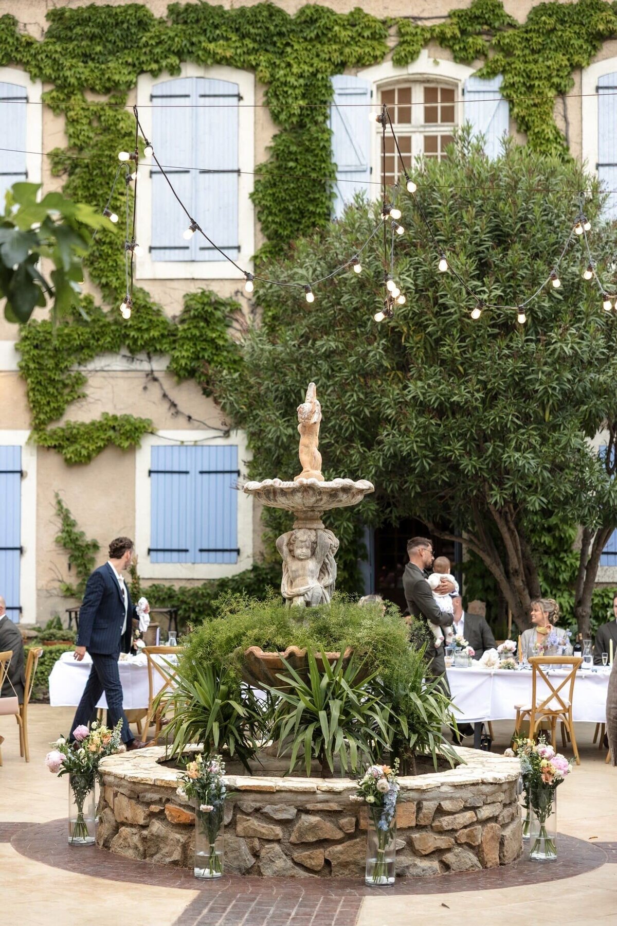 elegant-french-chateau-cour-interieure