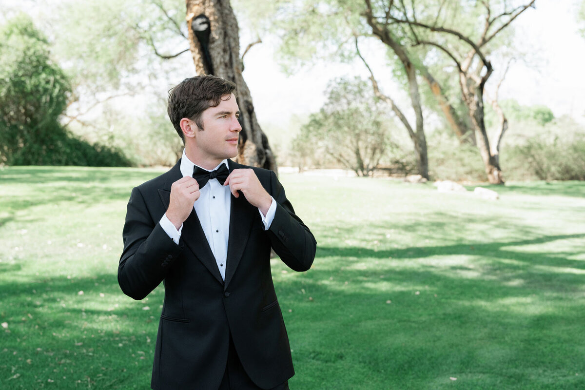 Tucson wedding photography highlighting La Mariposa desert views