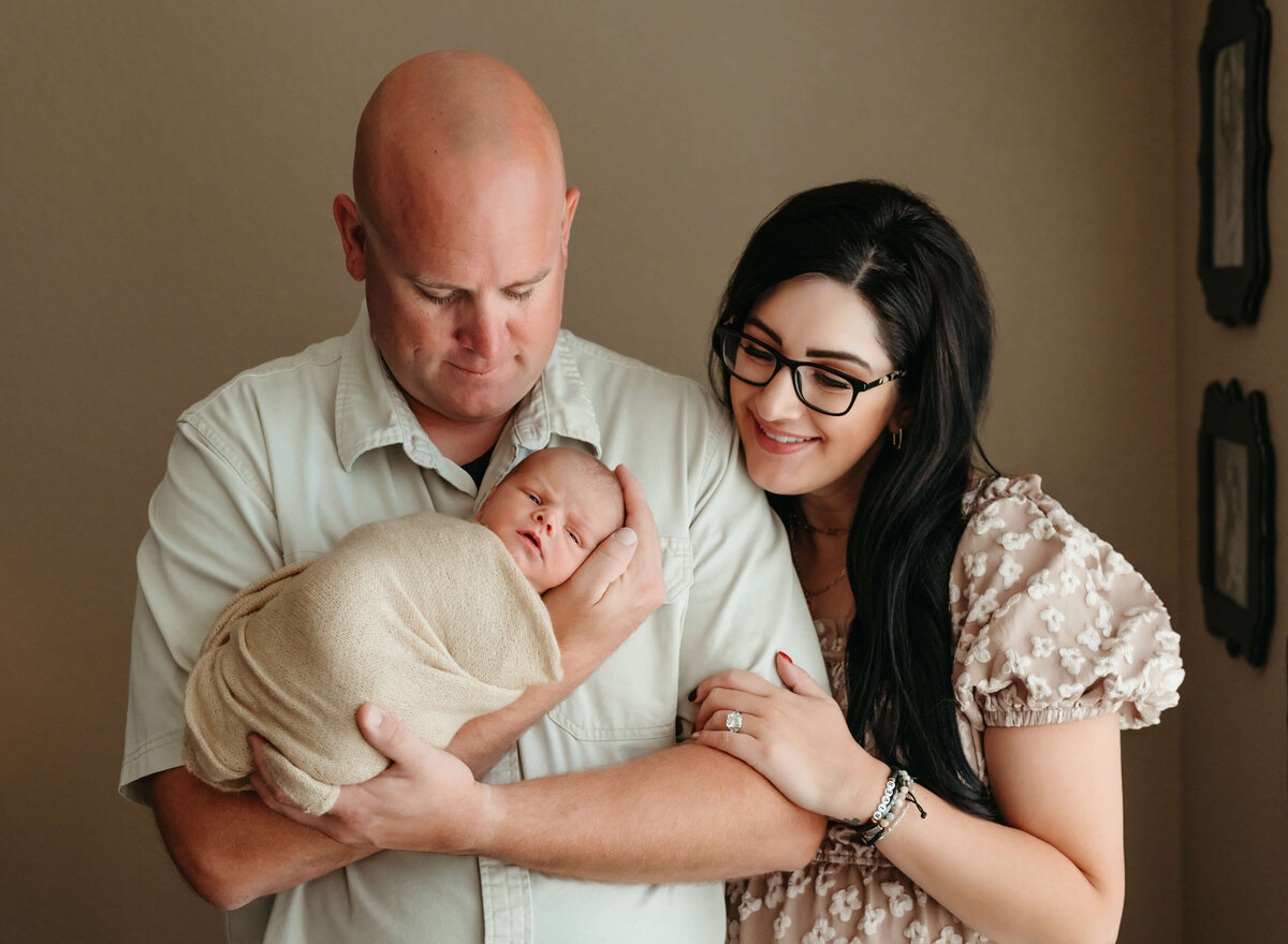 newborn-session-both-parents