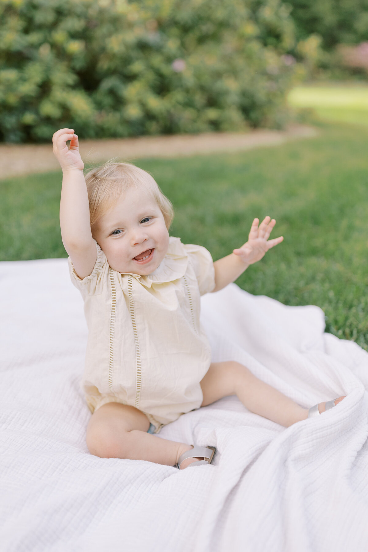 Family portrait session in a Philadelphia park - 16