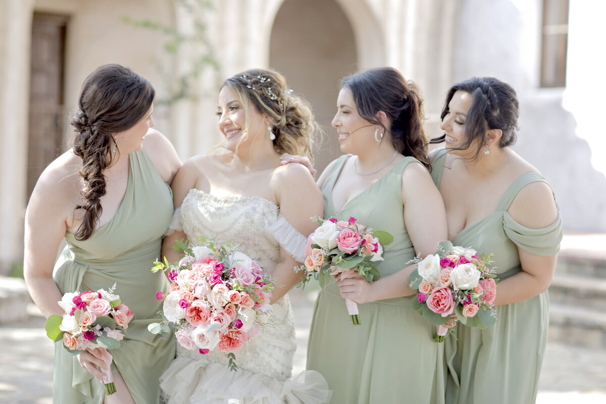 bridesmaids-sage wedding-hill country wedding-lost mission