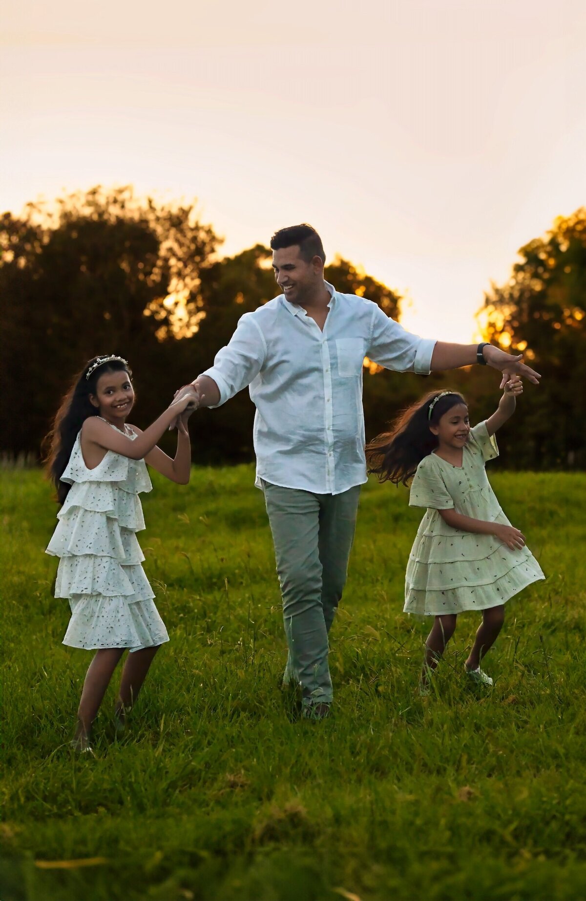 Brisbane-Family-Portrait-2-Girl-in-Oxley-Creek-Common-during-Sunset-24