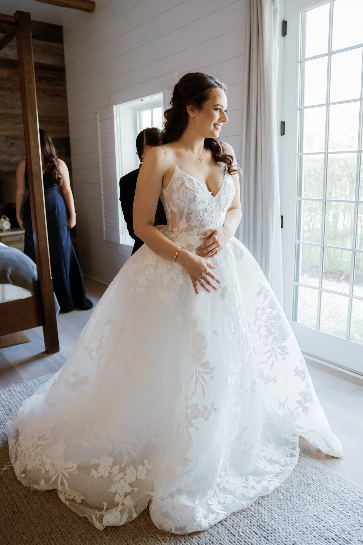 bride-getting-ready- monique-lhuillier-wedding-dress-plumed-serpent