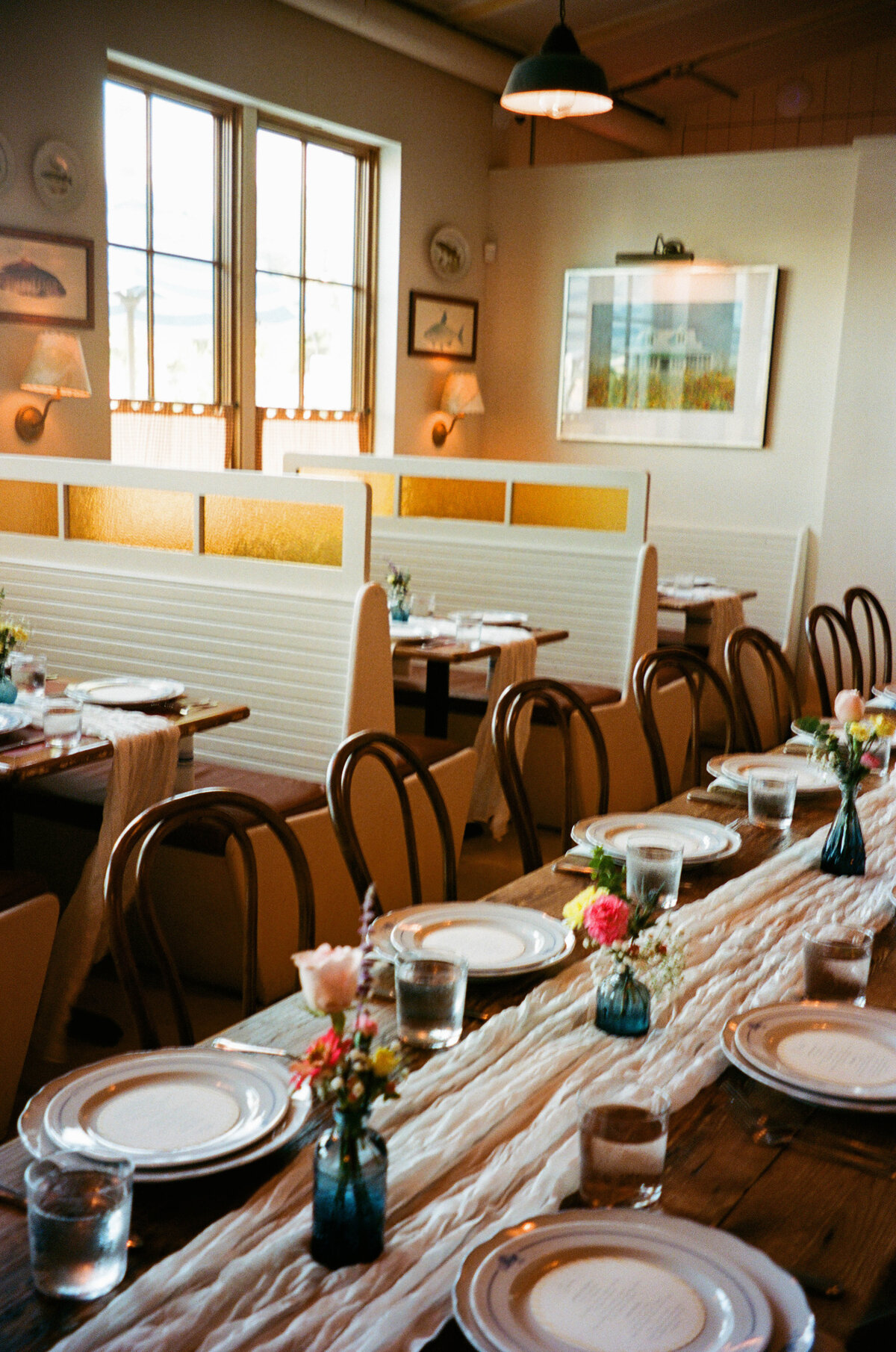 Set table in a restaurant
