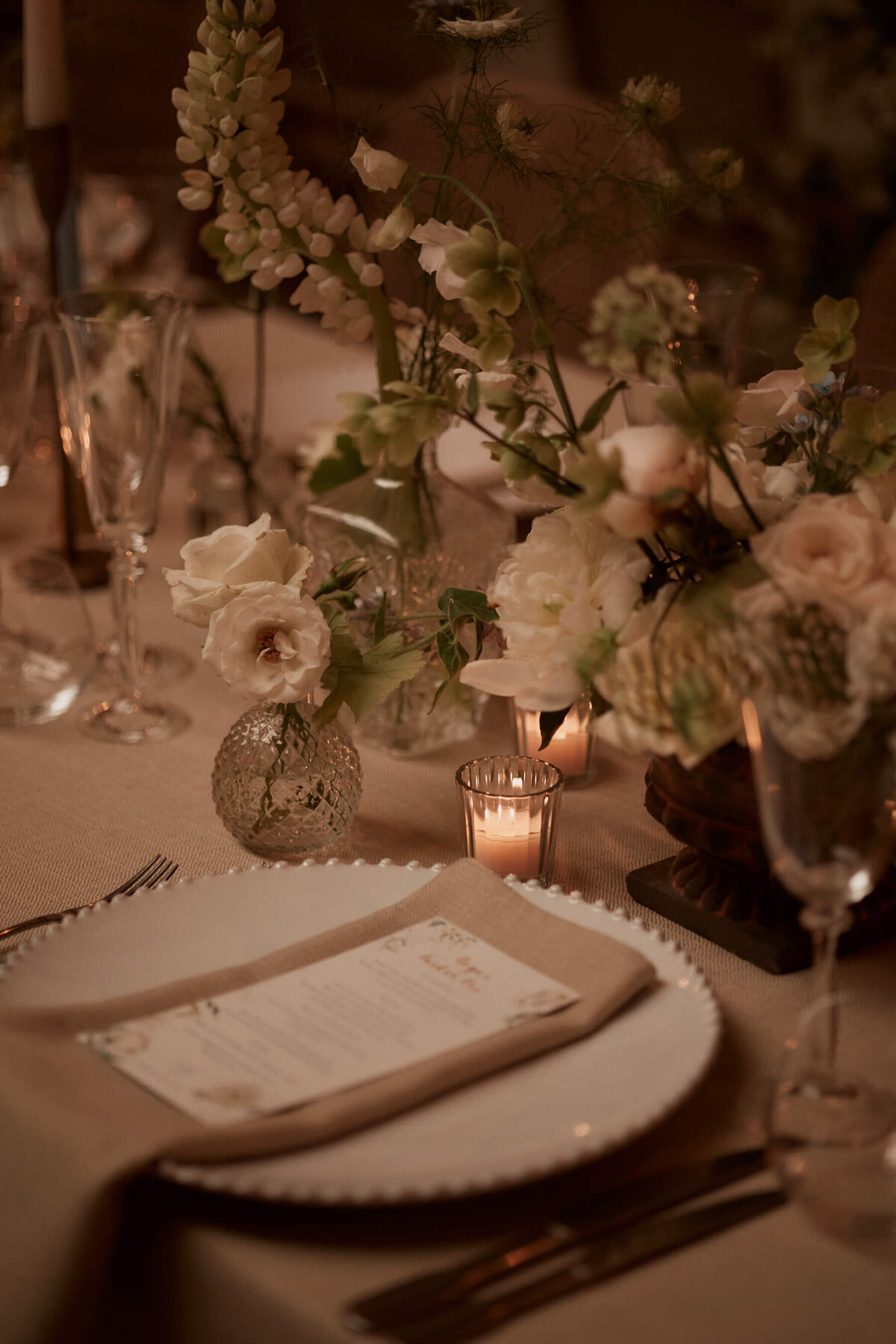 marquee wedding flowers4