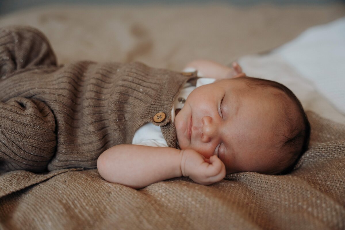 Newborn fotograaf limburg, Newborn fotograaf, Newborn fotograaf haelen, Newborn fotograaf roermond, Newborn fotograaf leudal, Newbornshoot haelen, Newborn shoot leudal, Newborn shoot roermond, Newborn fotografie in de buurt van haelen