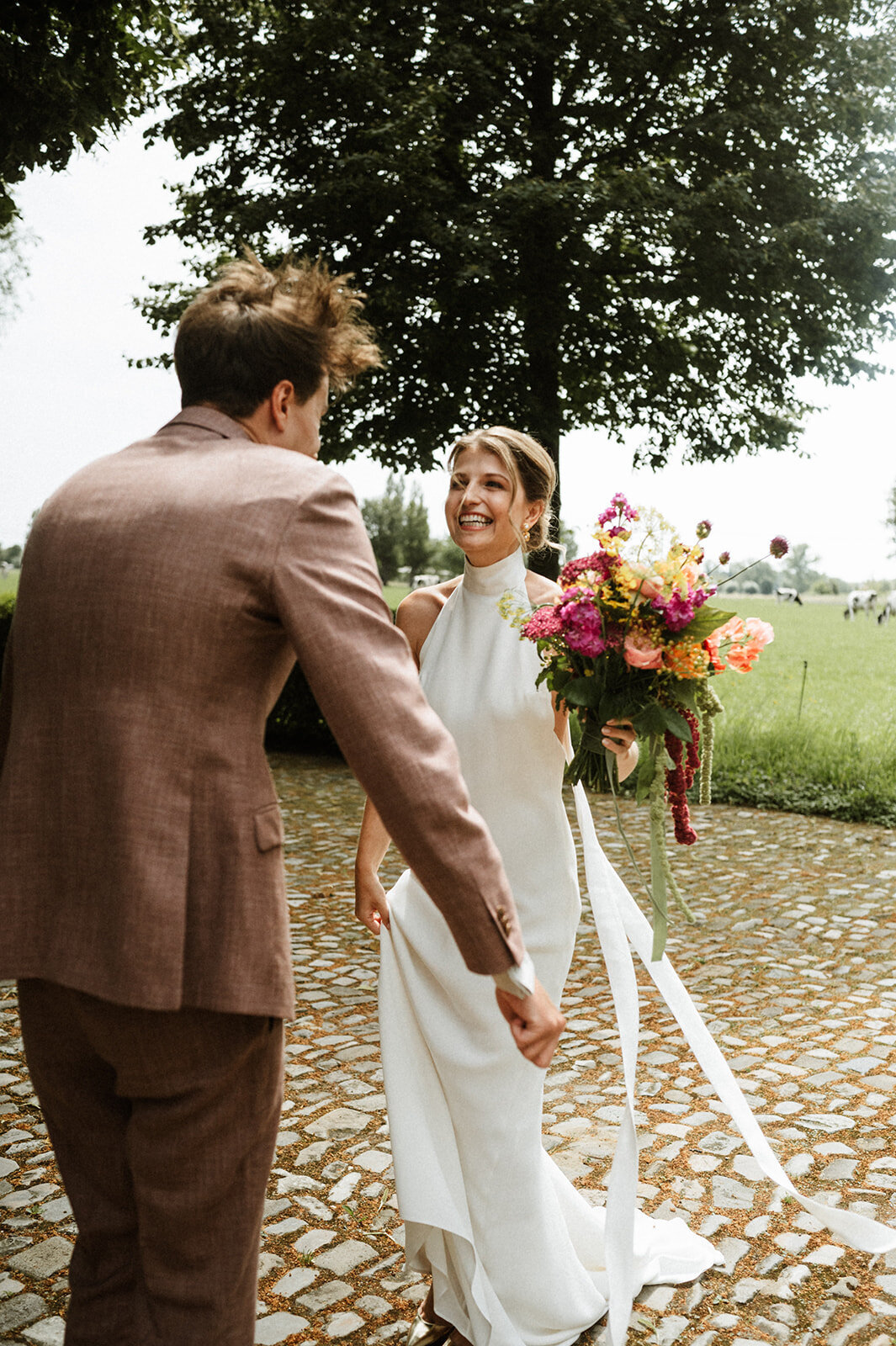 Herentals, salon weddings, moody, authentiek, alternatief trouwen,bruid, 2026, elopent, intiem, spontaan, tijdloos, trouwfotograaf, antwerpen - klaarmaken & first look-206