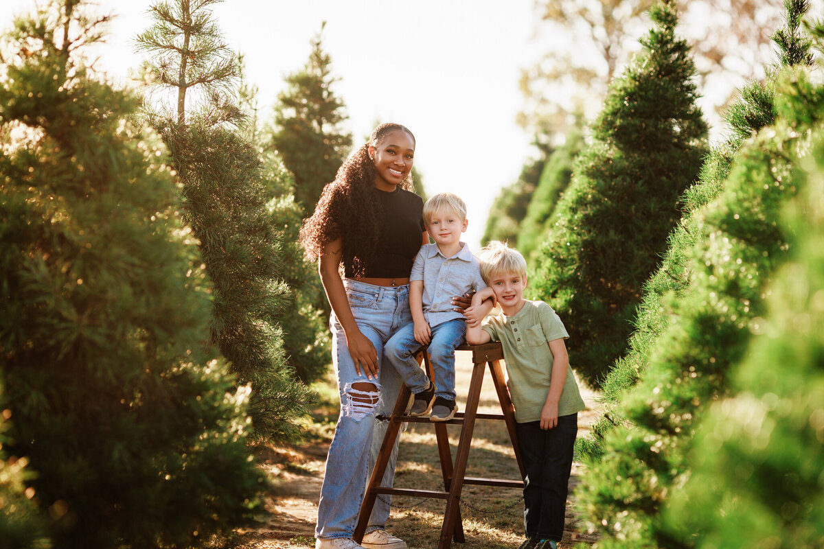 NWA family photographer, Northwest Arkansas best family photography, family portraits near me, professional family photos, family photography packages