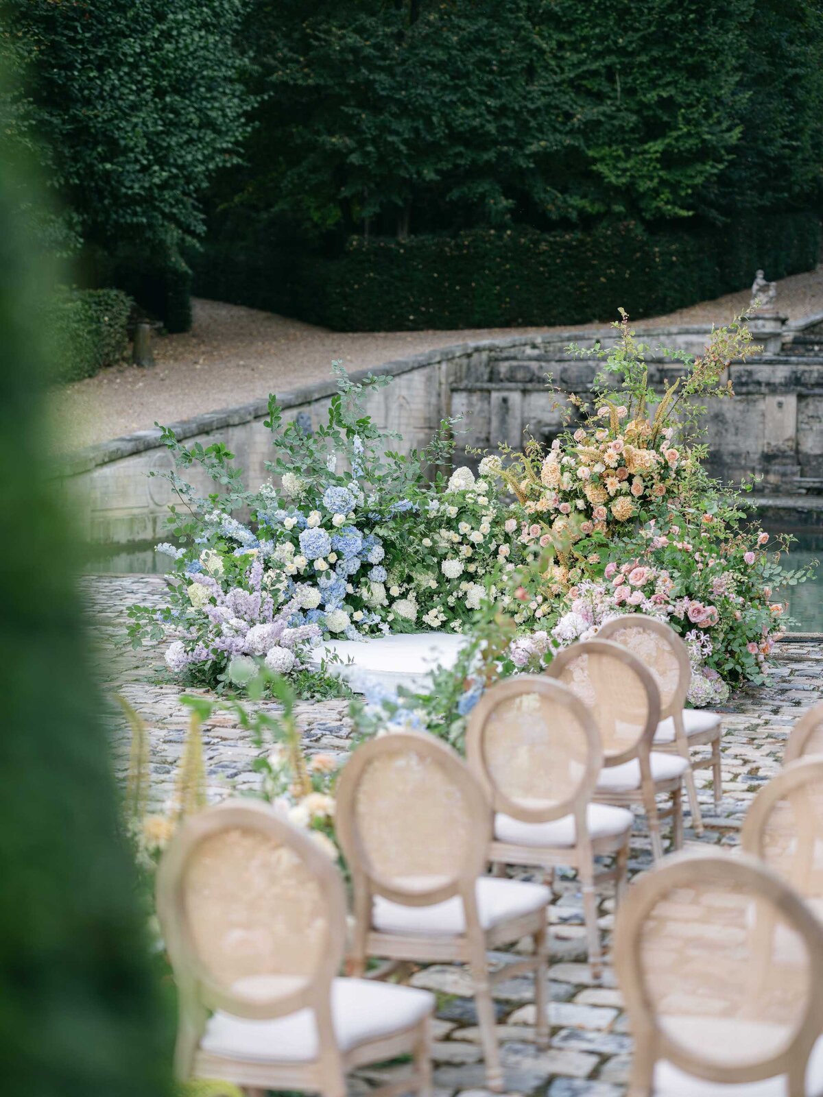 Chateau-de-Villette-wedding-florist-FLORAISON-23