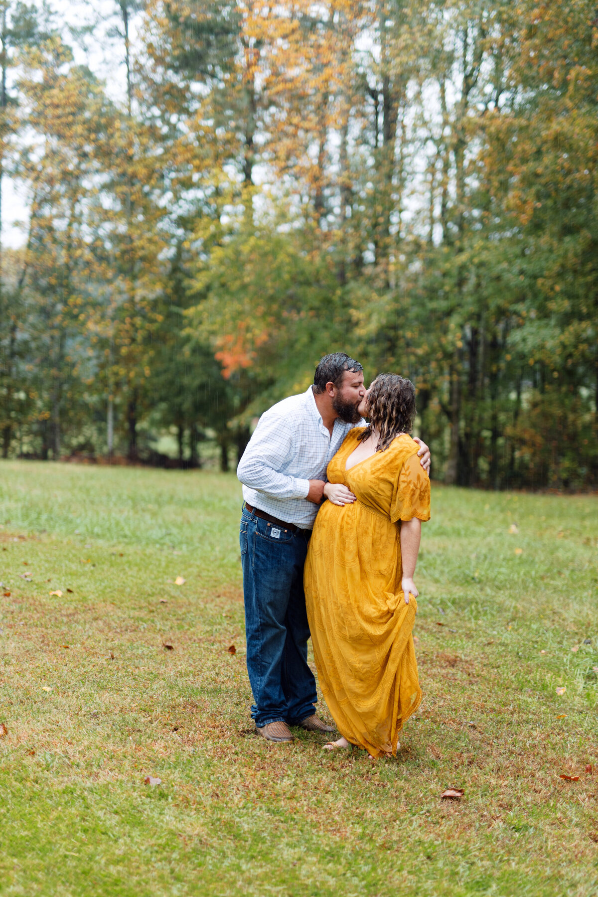 Sarah Limbert Photography Marietta, Georgia rainy maternity motherhood session