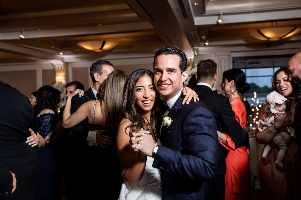 emma-cleary-new-york-nyc-wedding-photographer-videographer-venue-glen-island-harbour-club-19