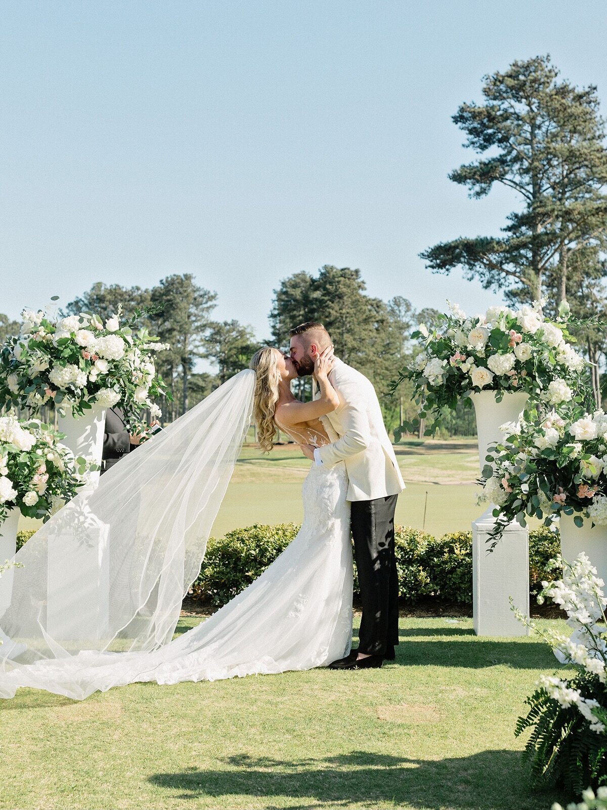 outdoor-wedding-ceremony