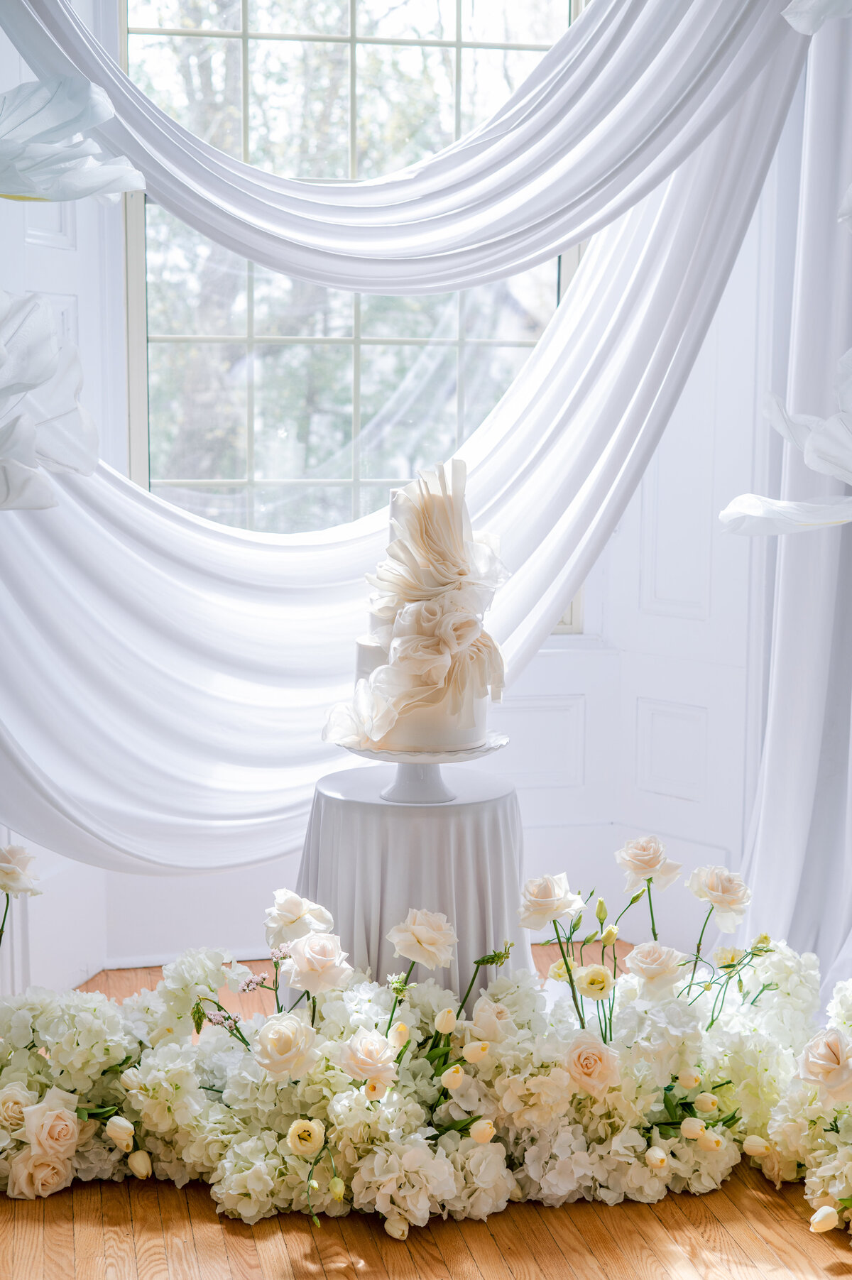 0194 Luxury Floral Wedding Editorial_Strathmere_Canada_Ottawa_Photography by Emma