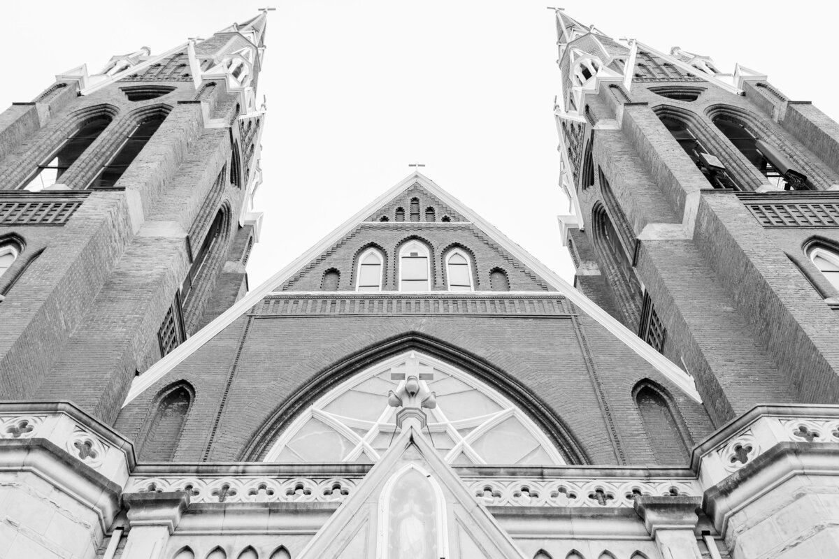 detroit-downtown-wedding-michigan-bride-groom-sweetest-heart-of-mary-church10