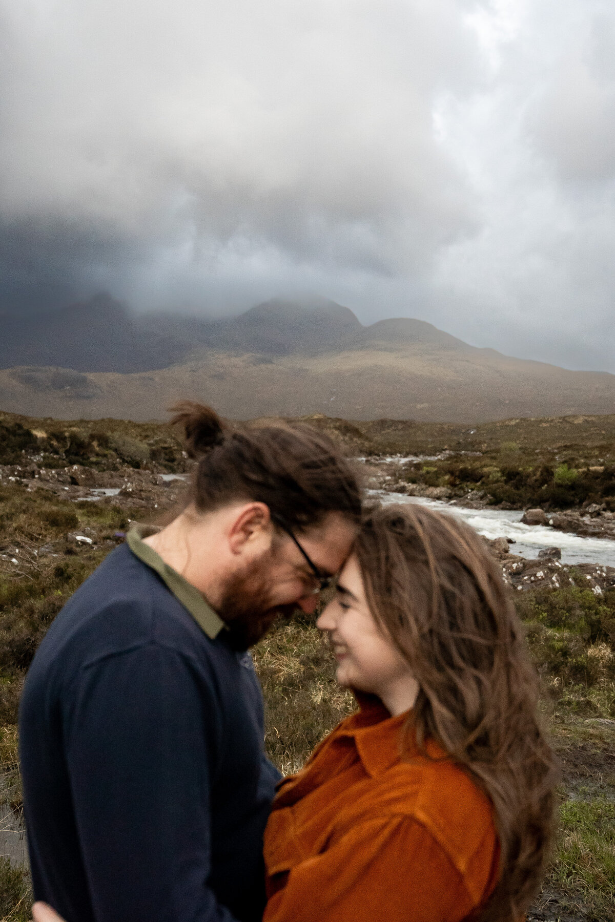 sligachan bridge engagement photo shoot on isle of skye (3)