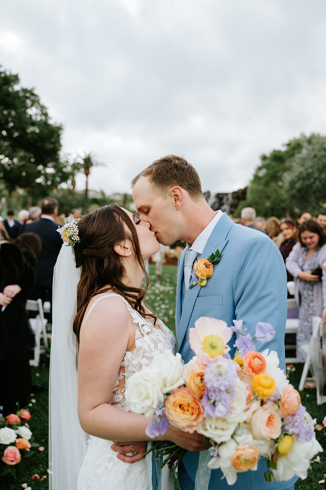 colorful-florals-couple-kiss