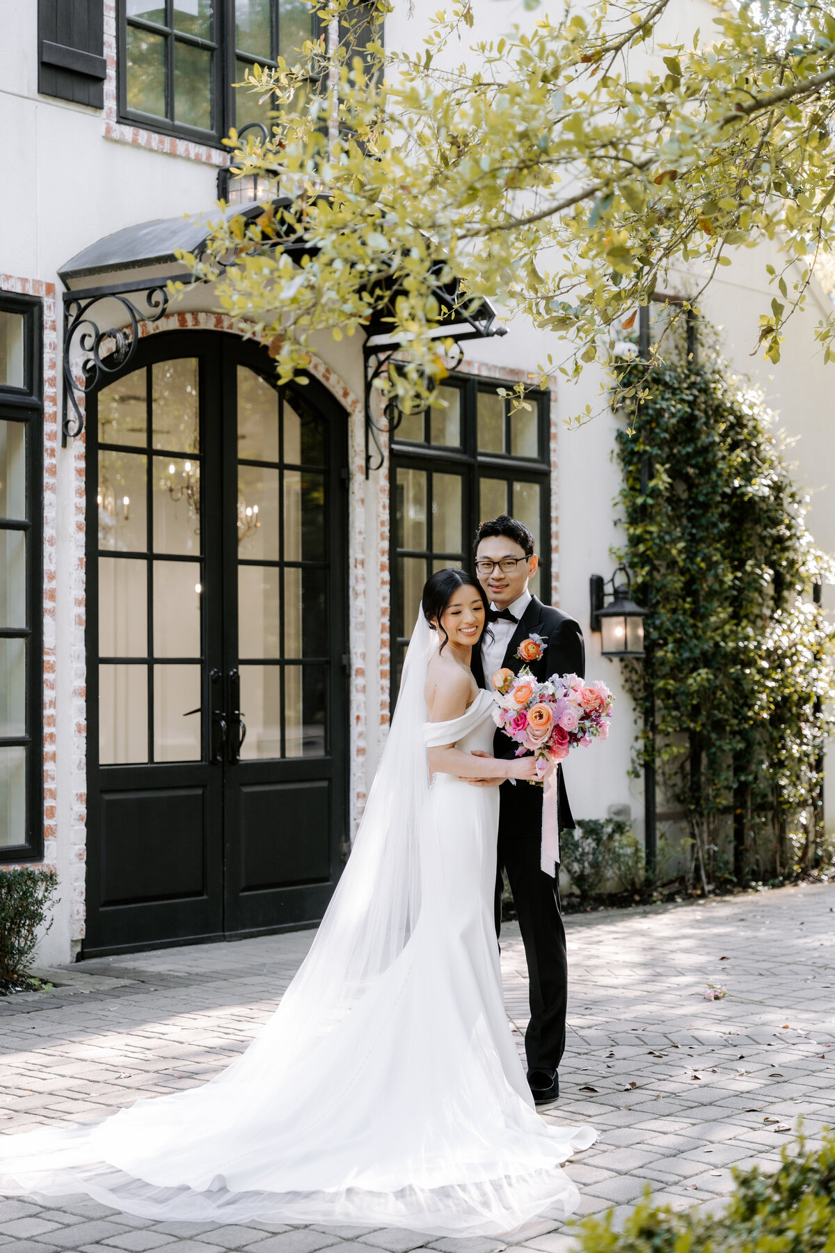 Romantic wedding portrait in Houston, Texas by Julie & Daniel Photography