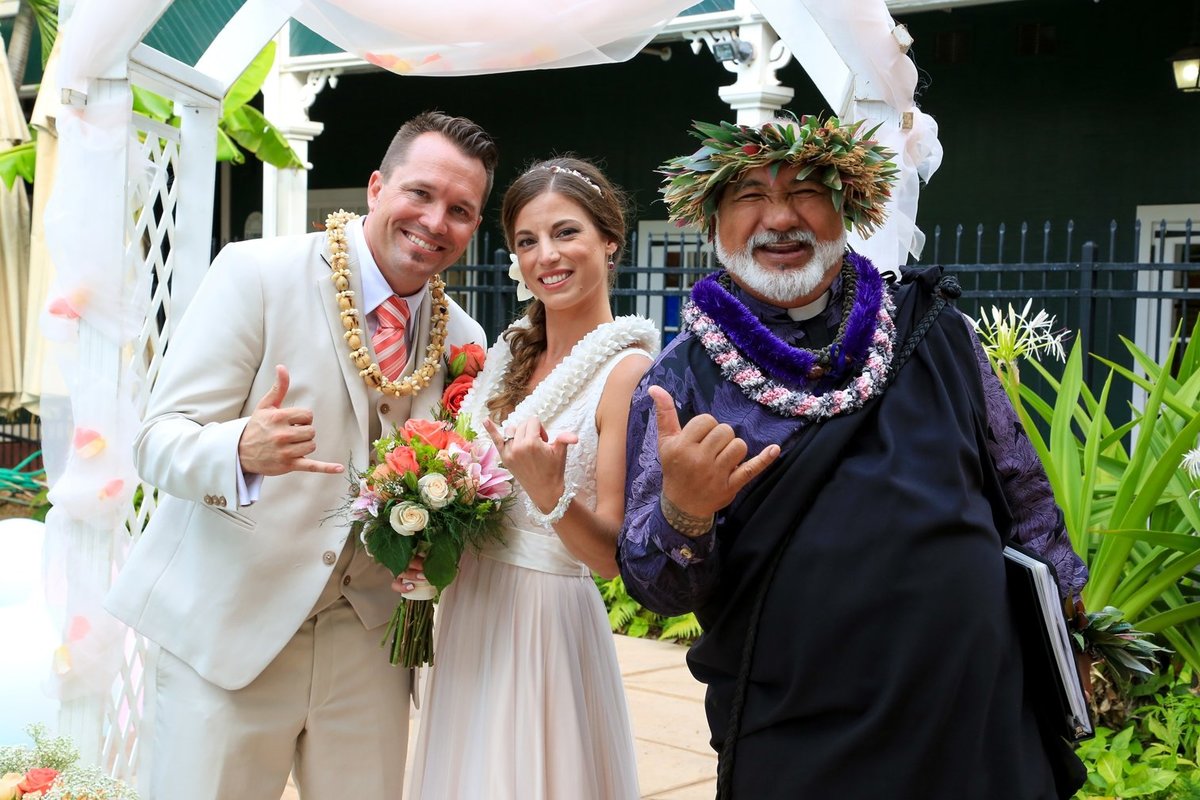 Capture Aloha Photography  Newly Wedding  with Pastor