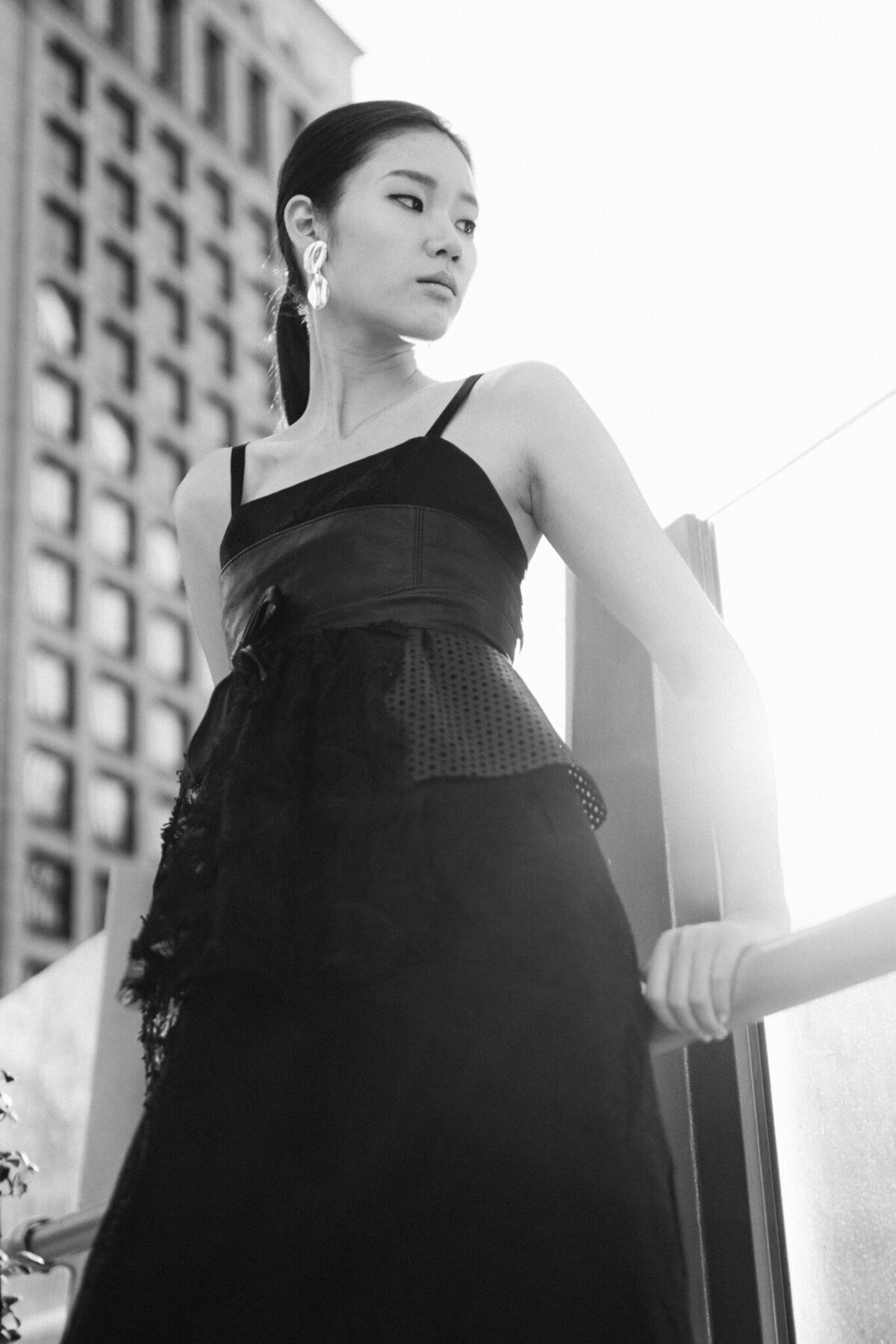 n the heart of Seoul, a city of 10 million pulsating with culture and innovation, internationally renowned model Hyunseo Park graces this editorial shoot, wearing the exquisite Ahhorn Modern Gown Hanbok—a stunning fusion of traditional Korean heritage and contemporary haute couture. Captured by Michael Asmussen Photography, a name that stands above the rest in luxury editorial and destination fashion photography, this shoot embodies the elegance of Seoul’s fashion scene, leading up to Seoul Fashion Week. Designed for brands seeking refined storytelling and high-fashion visuals, this editorial celebrates the artistry of Korean fashion, the vibrancy of luxury events, and the allure of global beauty in an electrifying metropolis. From the grandeur of ballgown silhouettes to the intricate craftsmanship of modern hanbok, every detail reflects Seoul’s dynamic blend of tradition and modernity. For collaborations in luxury fashion, high-end editorial campaigns, and destination event photography, inquire with Michael Asmussen Photography—where beauty, culture, and sophistication converge  10만 개의 빛이 반짝이는 서울 한복판에서, 세계적인 모델 박현서가 우아한 아혼 모던 가운 한복을 입고 서울 패션의 정수를 담아냅니다. 전통과 현대를 완벽히 조화시킨 이 작품은 럭셔리 패션 포토그래피의 선두주자인 마이클 애스뮤센 포토그래피에 의해 촬영되었습니다. 다가오는 서울 패션위크를 앞두고, 한국 패션의 예술성과 글로벌 럭셔리 브랜드의 스토리텔링을 결합한 이 에디토리얼은 문화와 혁신이 공존하는 도시 서울의 독보적인 아름다움을 강조합니다. 럭셔리 이벤트, 하이엔드 패션, 글로벌 브랜드 캠페인을 위한 독창적이고 세련된 비주얼을 찾고 있다면, 마이클 애스뮤센 포토그래피와 함께하세요. 최고의 순간을 포착하는 곳, 바로 여기입니다.