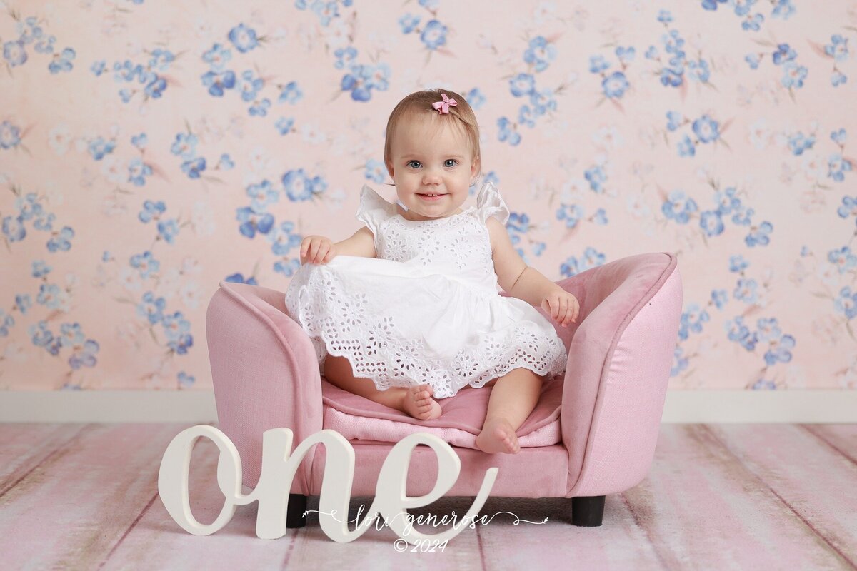 lehigh-valley-photographer-lori-generose-lg-photography-first-birthday-cake-smash-girl-danielsville-pa