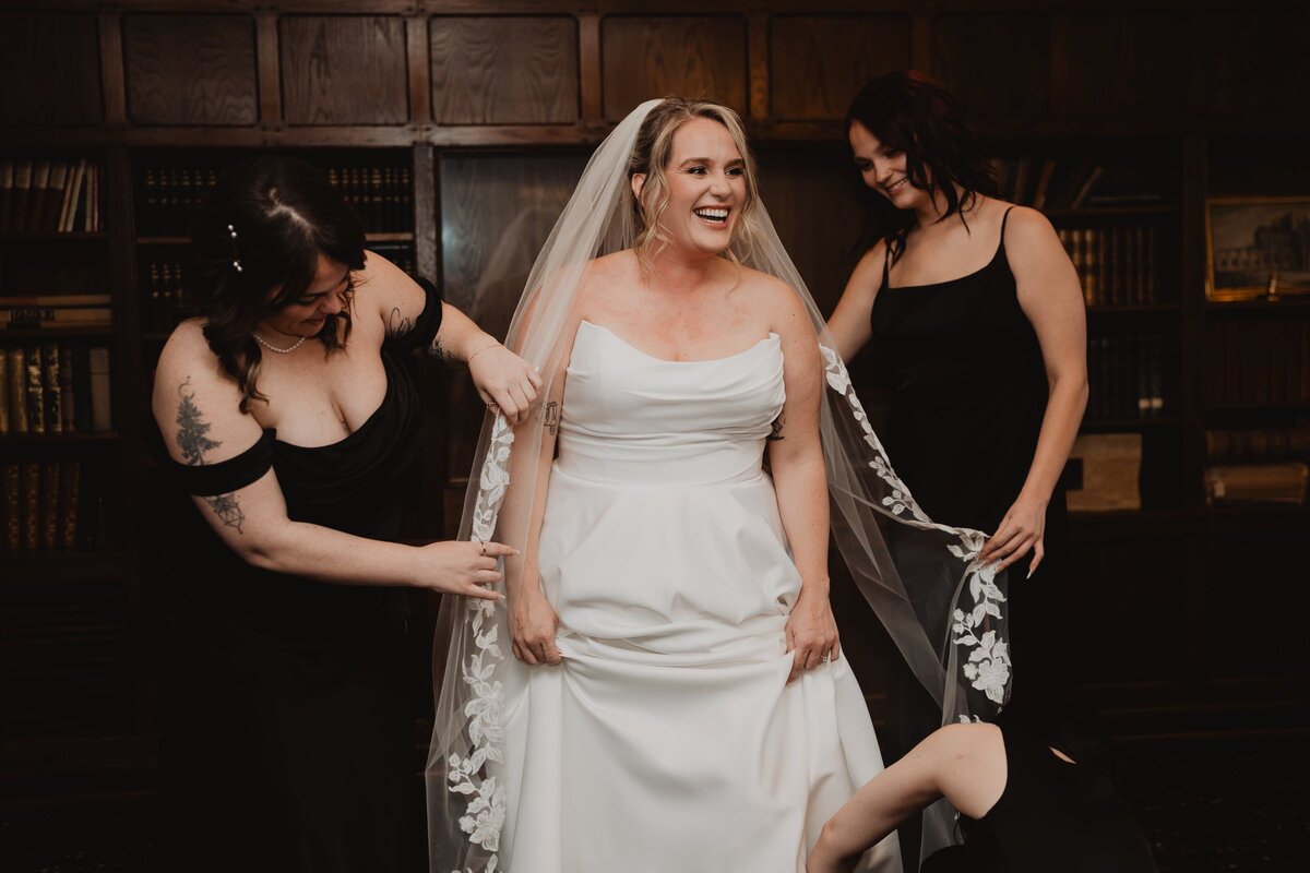 bride-and-sisters-laughing-fun