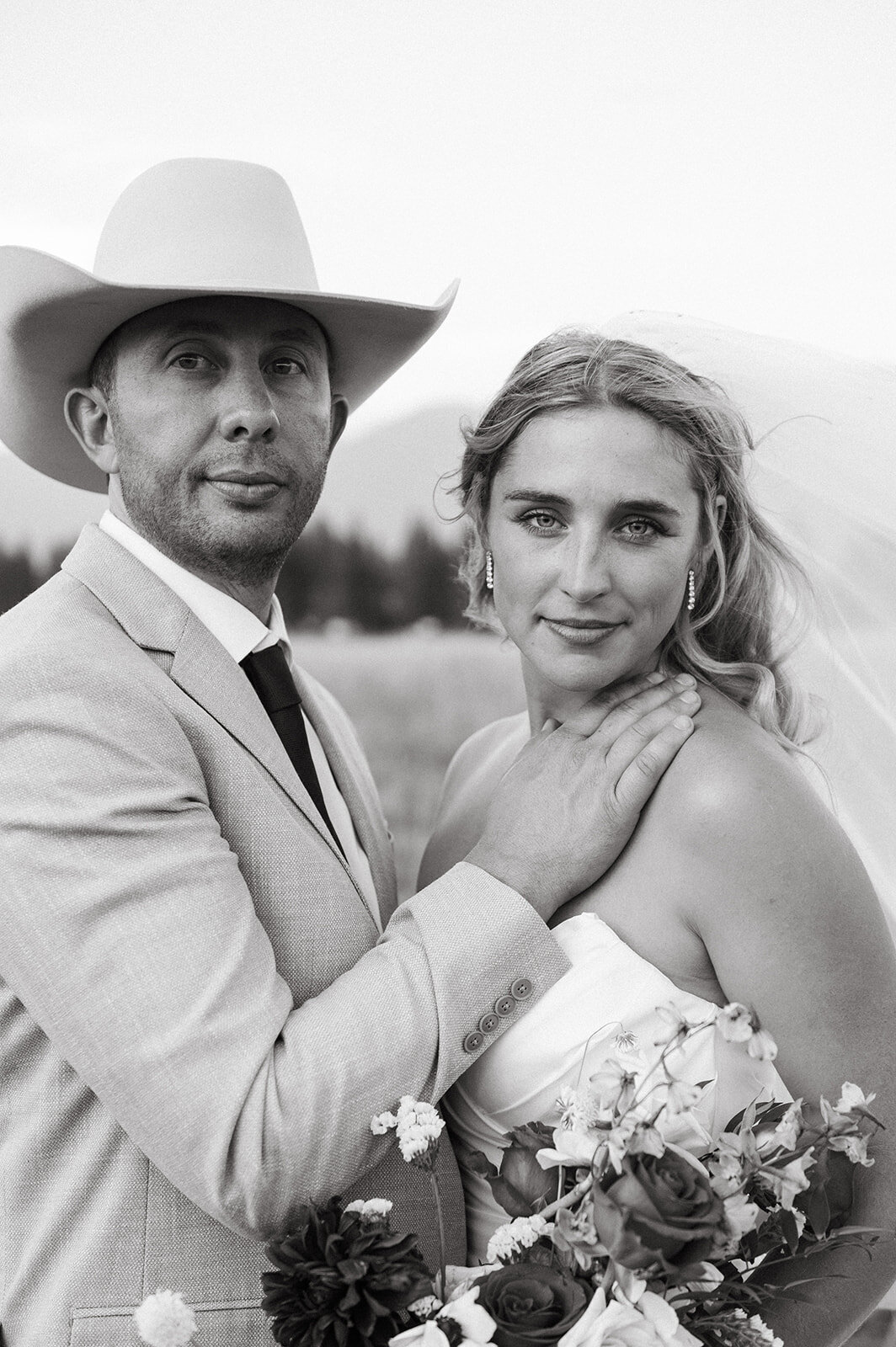 presley-gray-luxury-western-montana-wedding-8473