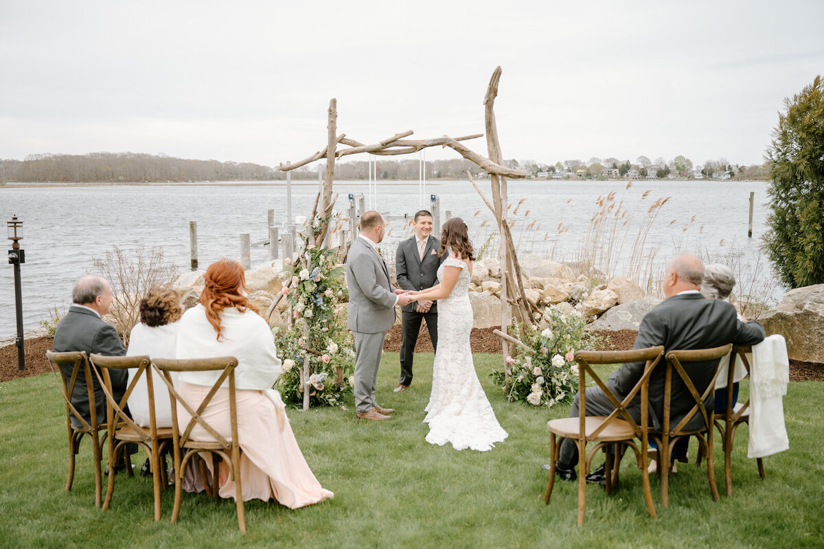 mystic-ct-coastal-wedding-flowers-tableware-rentals-petals-_-plates-68