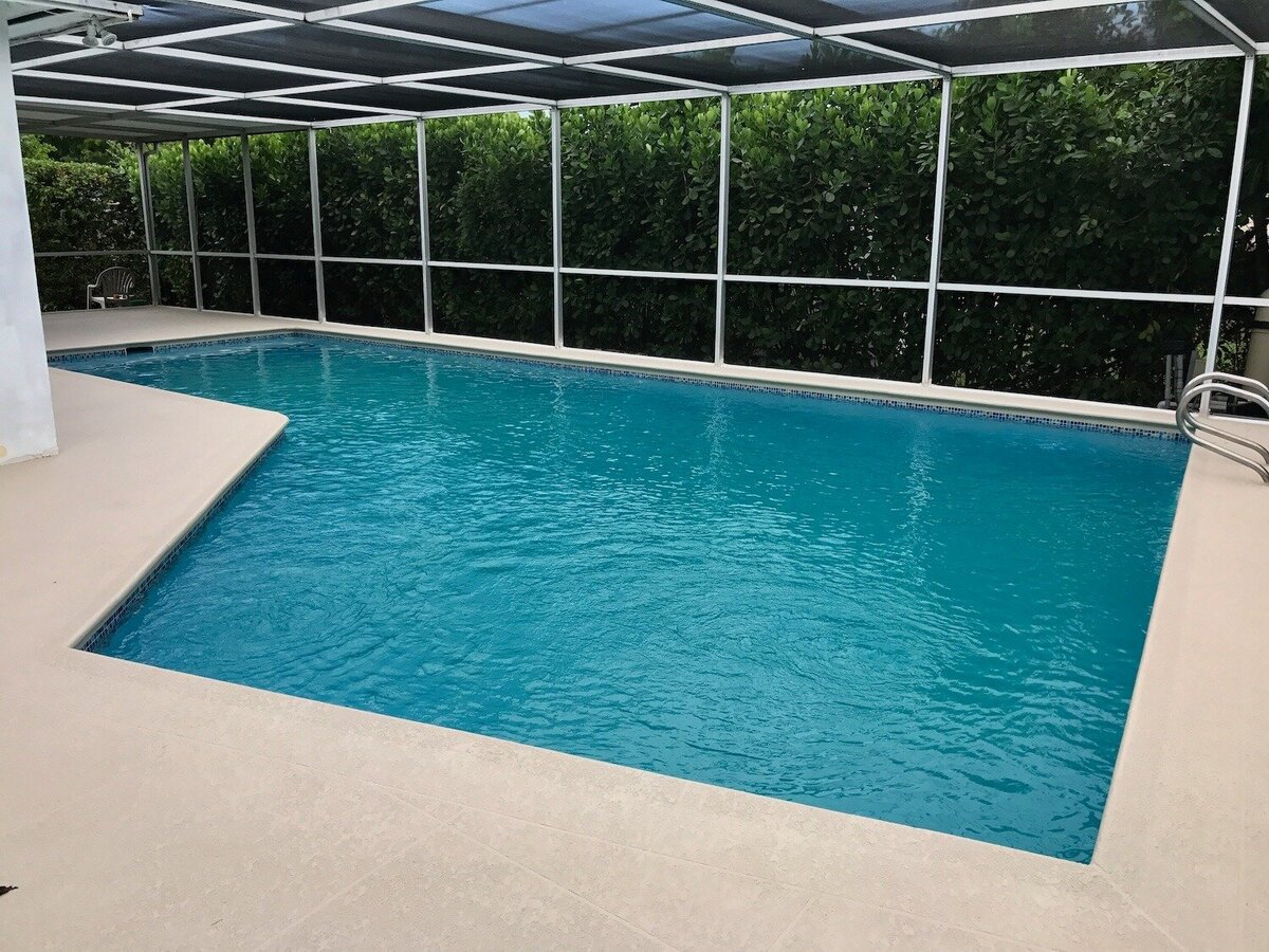 Screened swimming pool