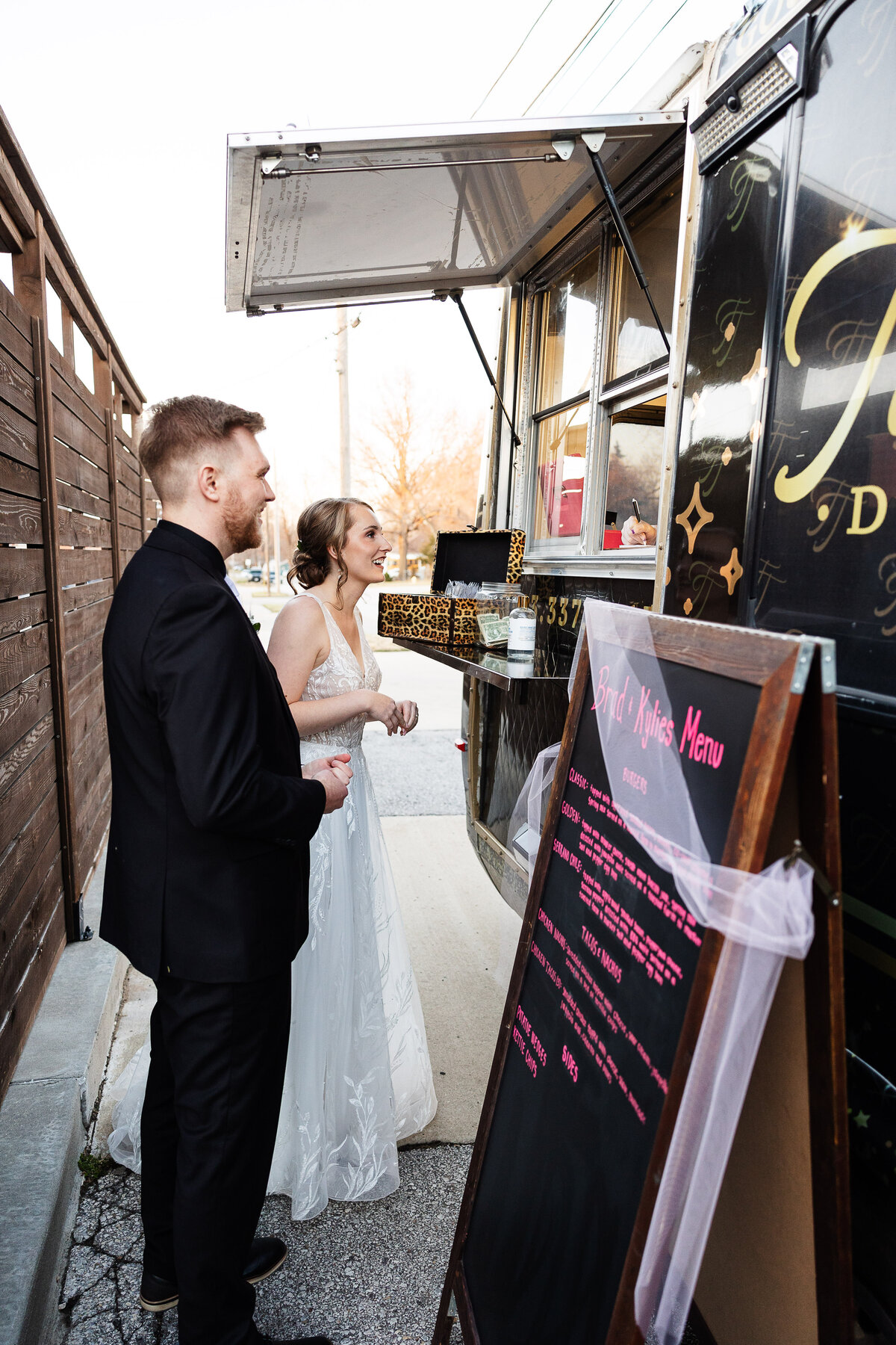 Kansas City Wedding Photographer - CaitlynCloudPhotography - food truck