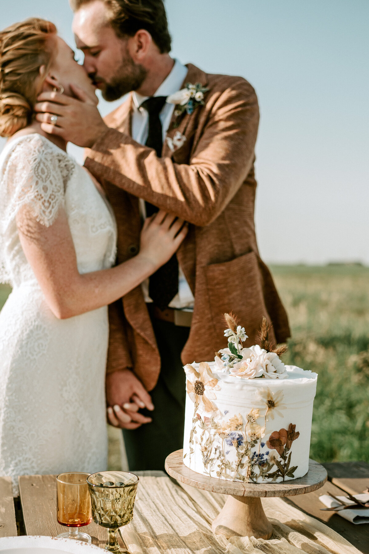 floral-and-field-design-bespoke-wedding-floral-styling-calgary-alberta-country-trails-6