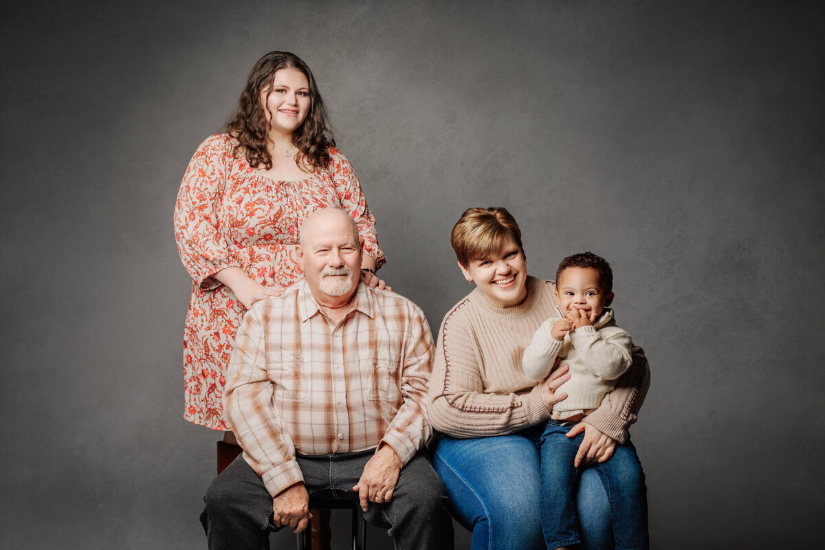 NWA family photographer, Northwest Arkansas best family photography, family portraits near me, professional family photos, family photography packages