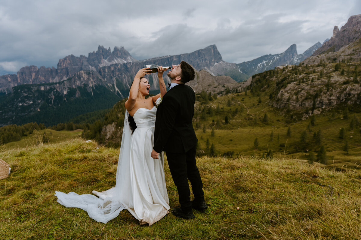 Couple pictorial in Dolomites.