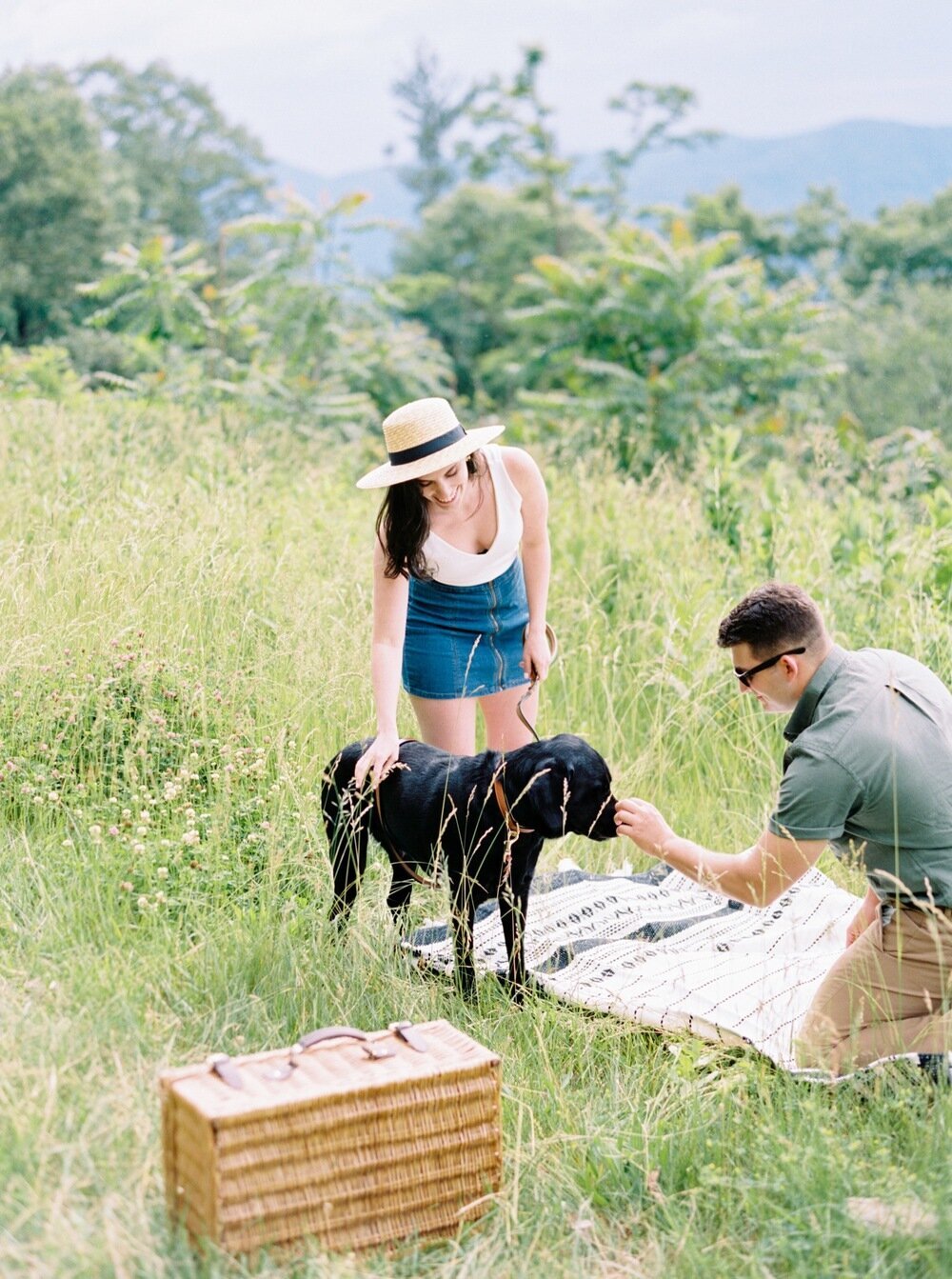 virginia-wedding-photographer-dog-engagement-Moutains-picnic-california-Shannondoah-Summer4