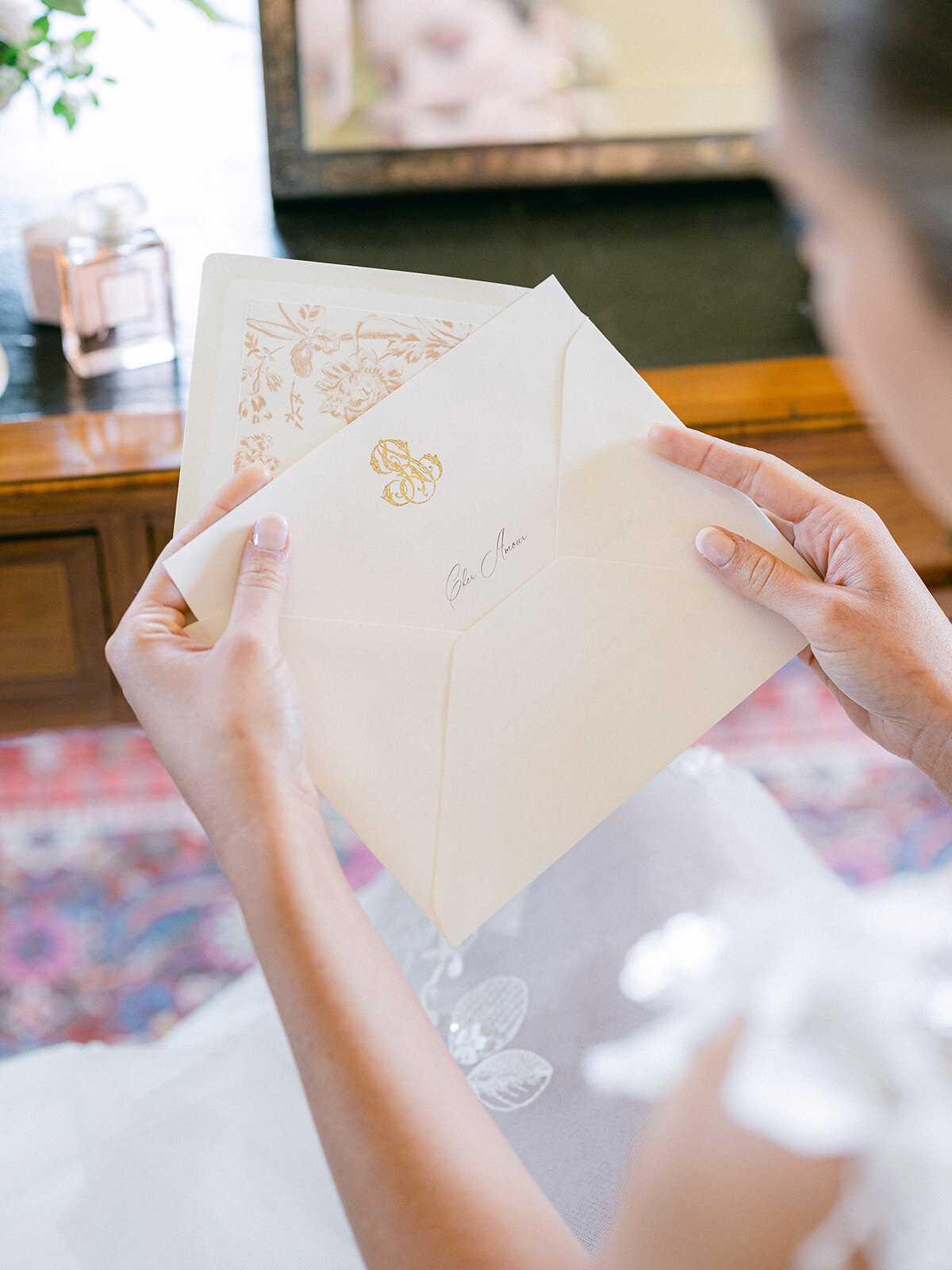 the bride opening the love letter