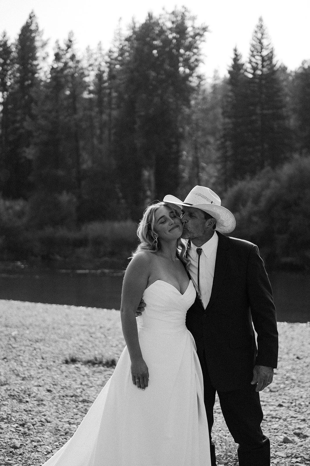 presley-gray-luxury-western-montana-wedding-6682