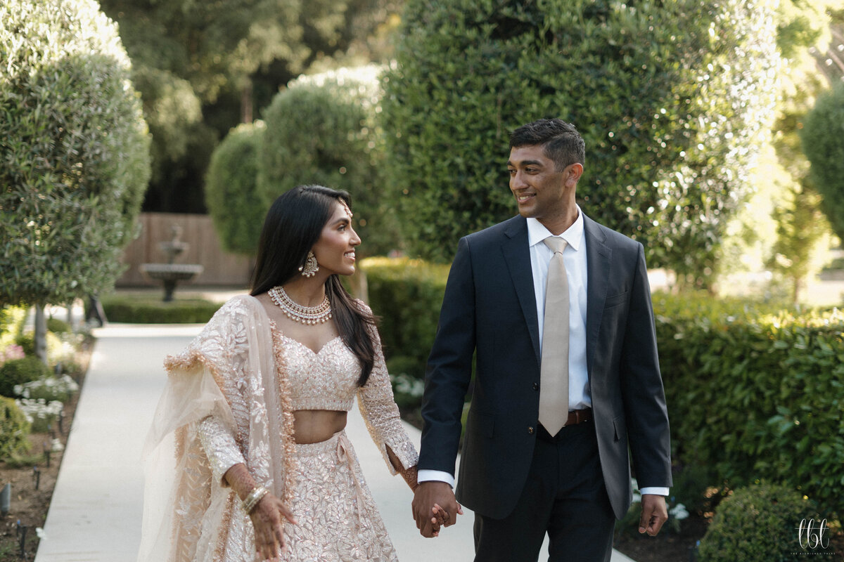 FayeFernCreative-CalamigosRanch-Wedding-Pavilion-CocktailHour-AM-35