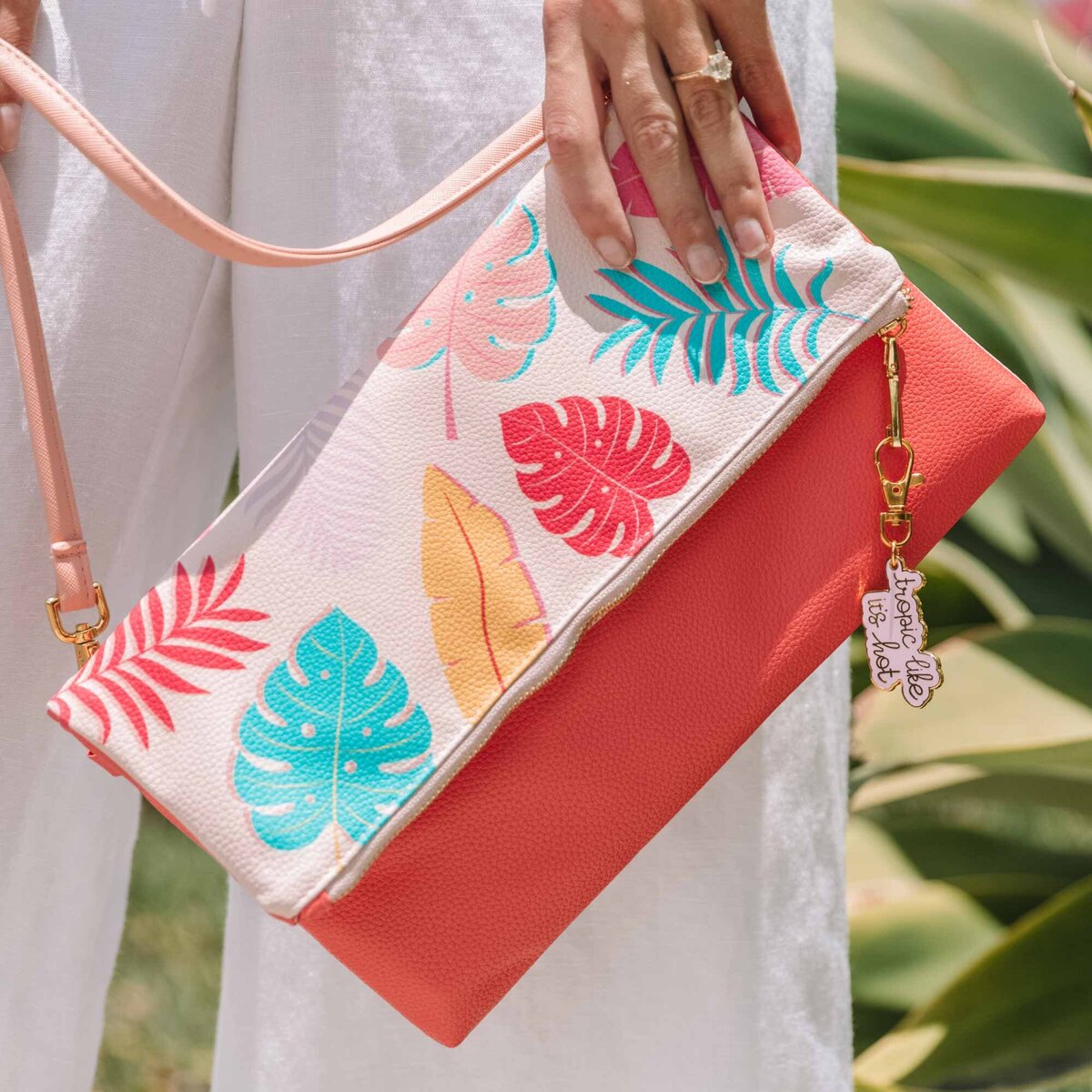 Rose-and-Palm-Studio_Portfolio_Studio-DIY_Cant-Clutch-This_Graphic-18