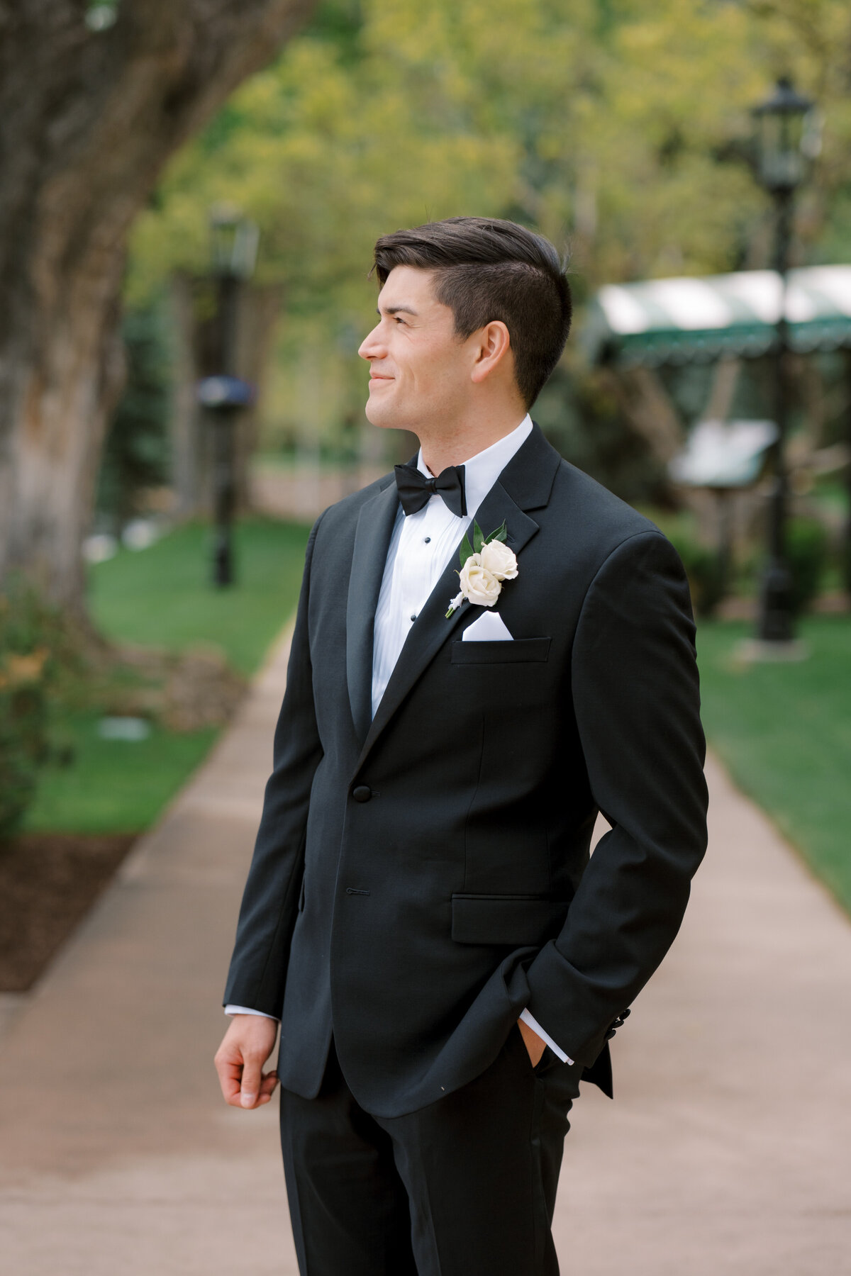 groom portrait at The Broadmoor Resort in Colorado Springs, Colorado