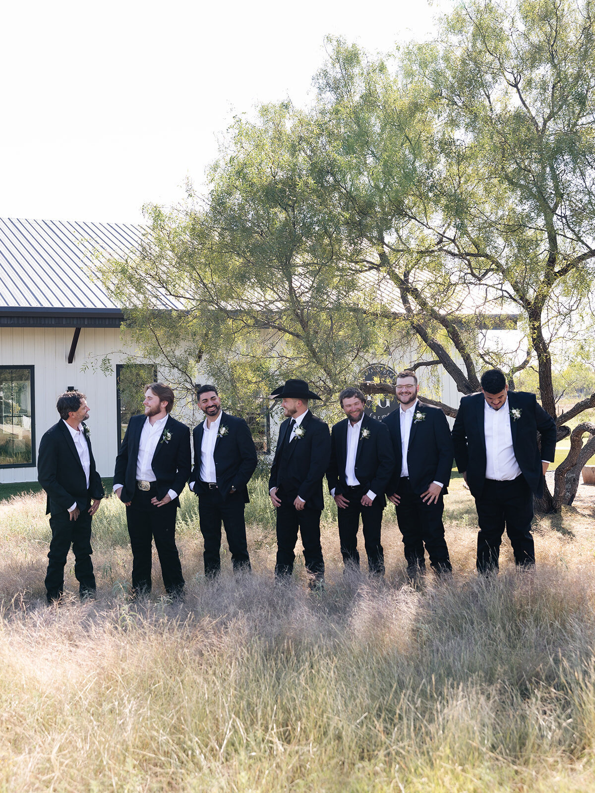 2025-10-11_DykesWeddingPreviews_MollyMurphyPhotography-29