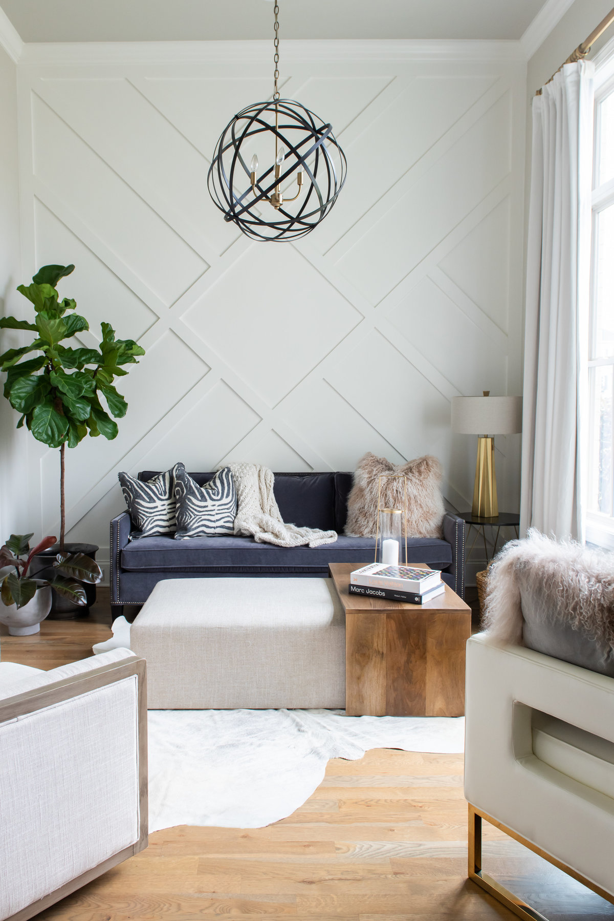 white-sitting-room-modern-home-onyxandalabaster