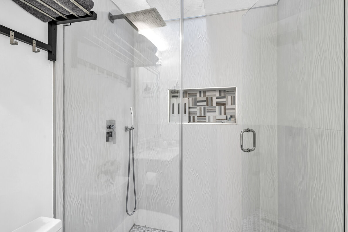 Bathroom 3 (3)