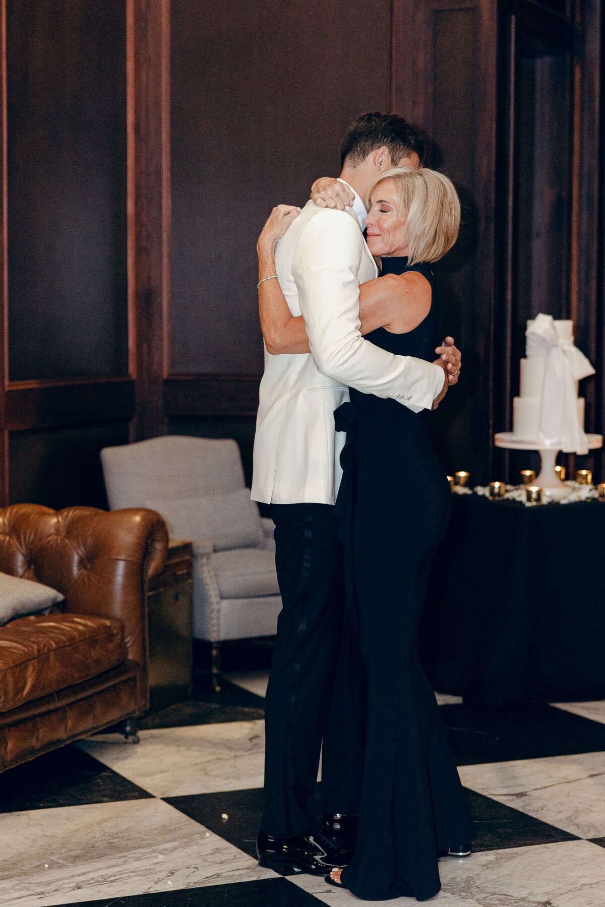 brittany-pannebaker-tampa-florida-destination-wedding-photographer-wedding-chandler-and-cole-tampa-harborside-chapel-630