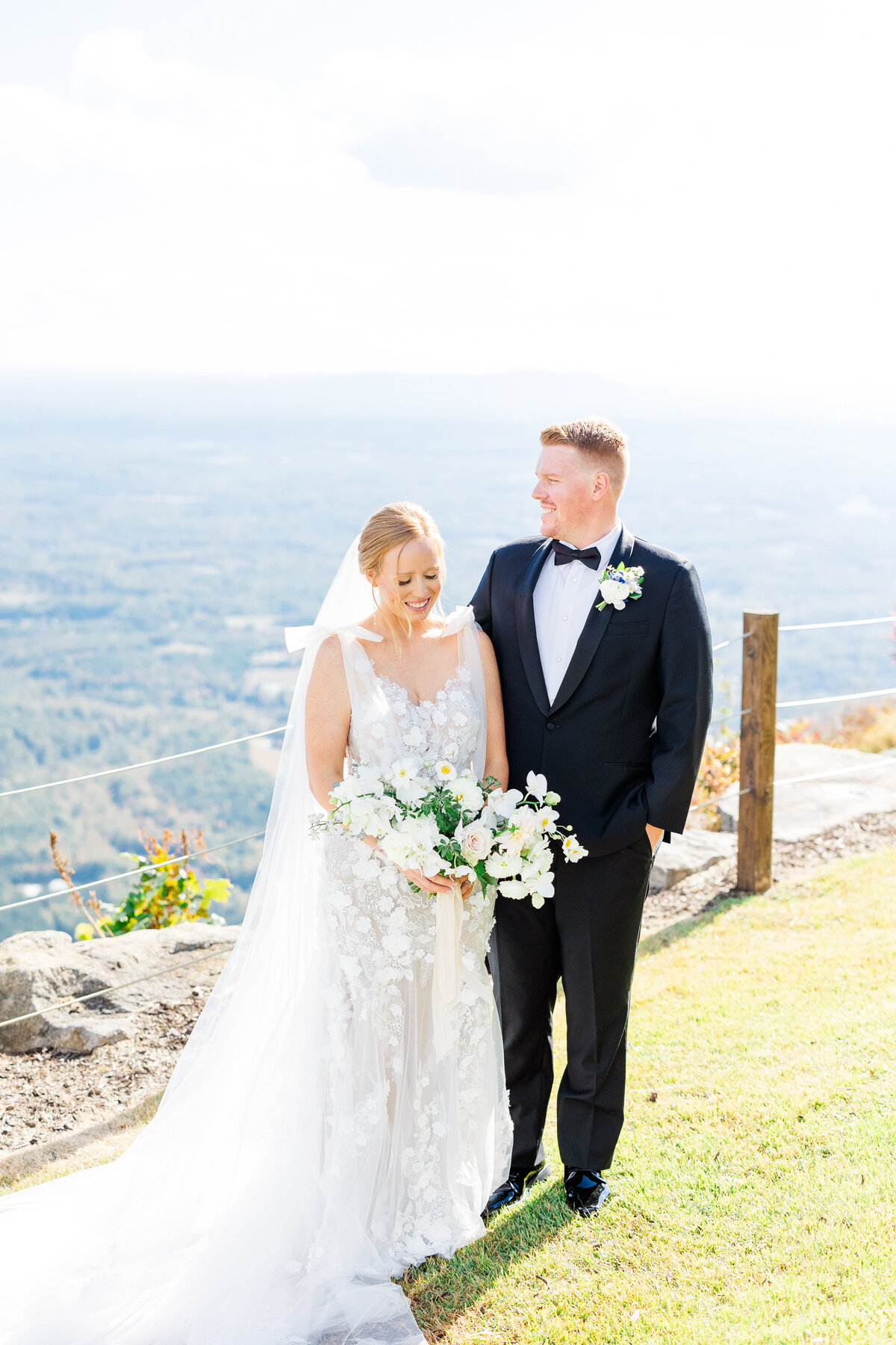 alexandra_&_weston_wedding_glassy_mountain_portraits-38