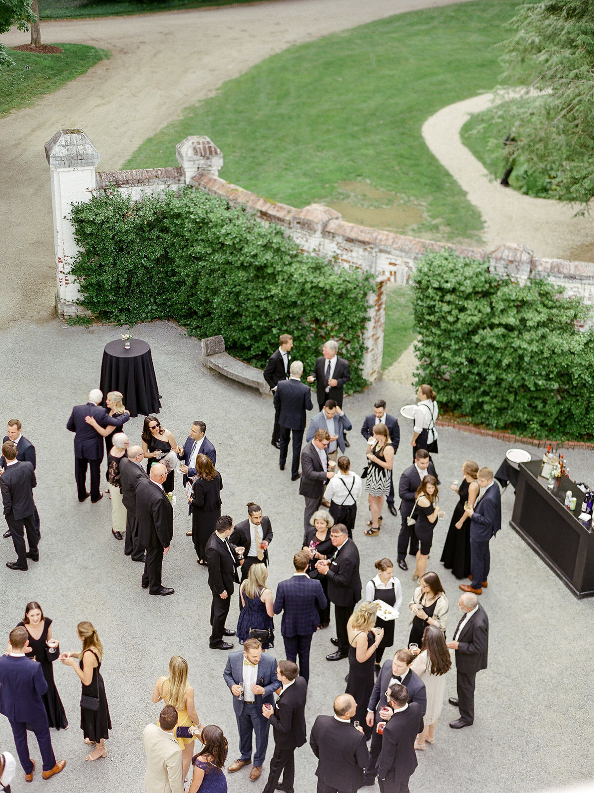 Elegant-black-tie-wedding-at-the-mount-lenox-11